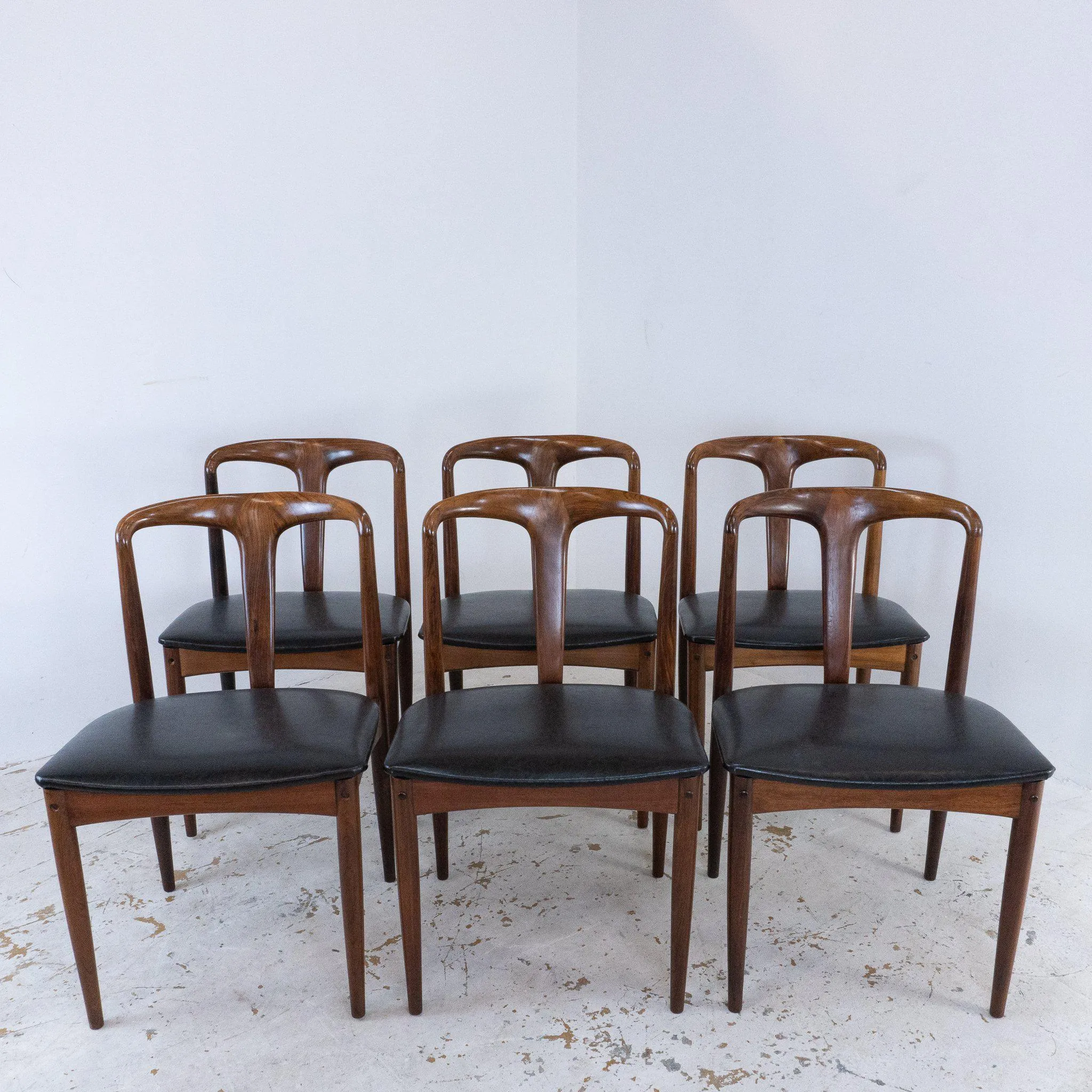 6 Uldum Dining Chairs