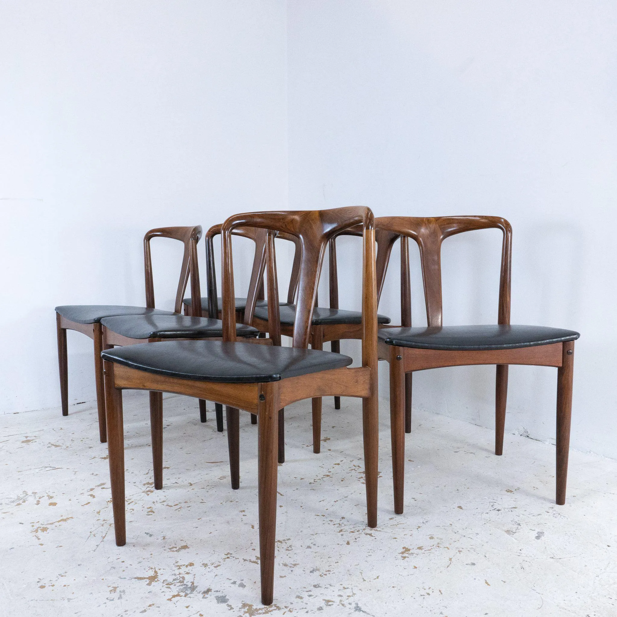 6 Uldum Dining Chairs