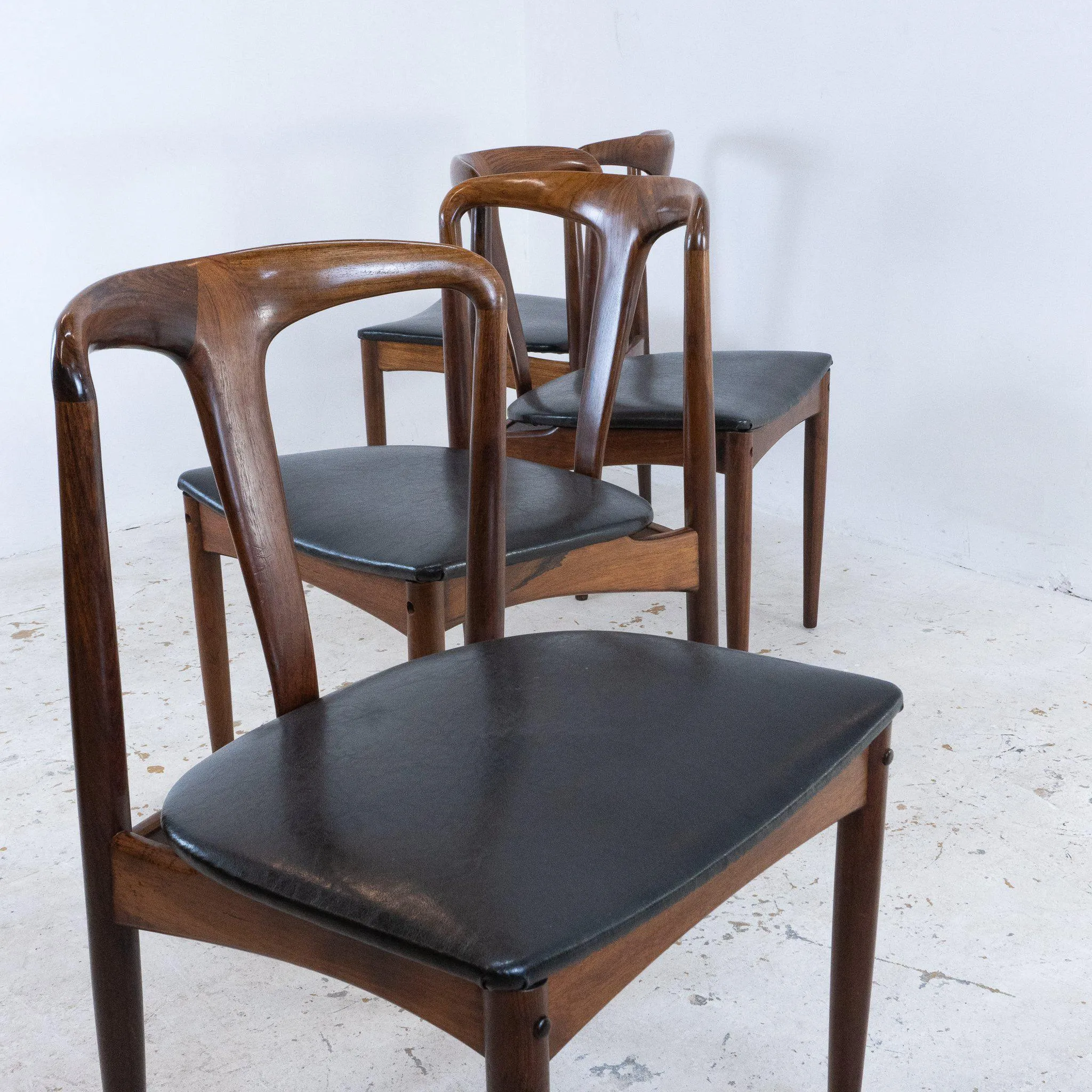 6 Uldum Dining Chairs
