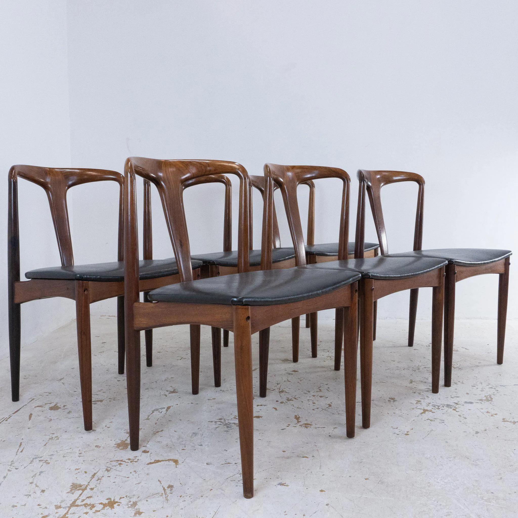 6 Uldum Dining Chairs
