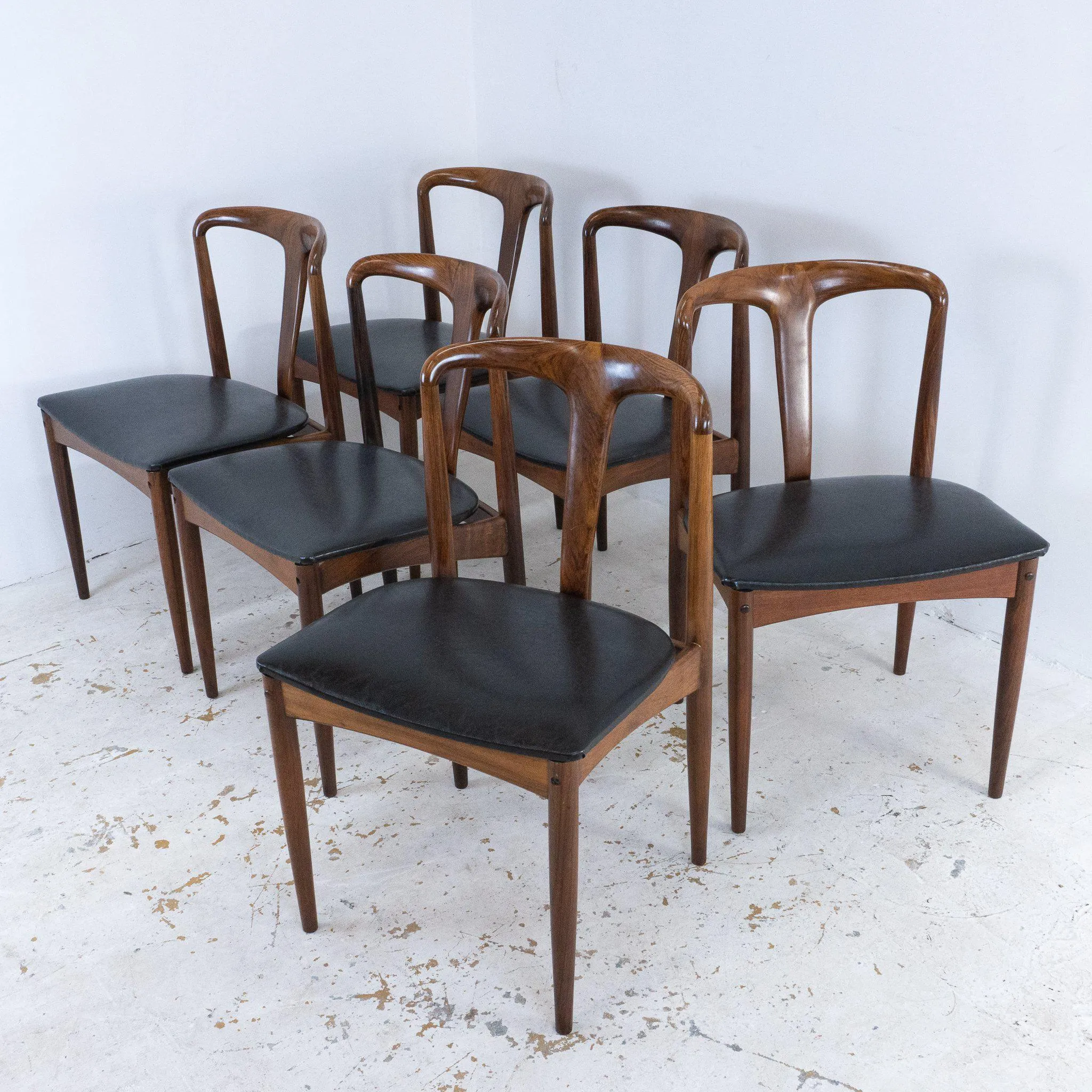 6 Uldum Dining Chairs
