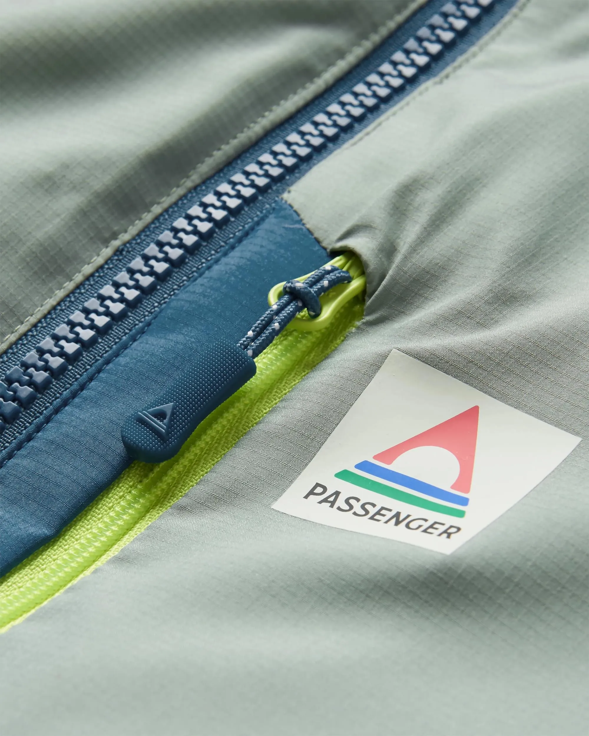 Daybreak Lightweight Men's Recycled Thermore® Insulated Jacket - Pistachio/Blue Steel